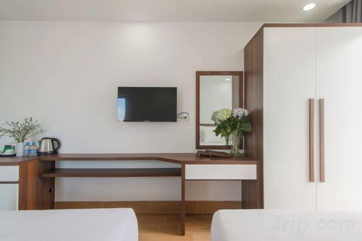 Caja de seguridad en la habitación y escritorio