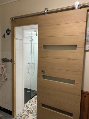 Een douche, een haardroger