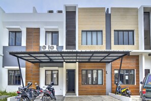 Front of property - OYO 3346 Rukos Colombus G5 (Karawang)