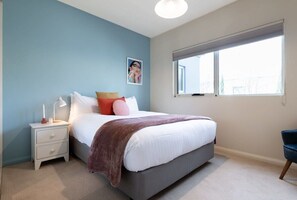3 slaapkamers, een strijkplank/strijkijzer, gratis wifi, beddengoed