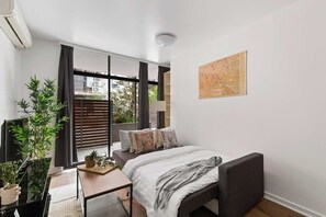 2 habitaciones, tabla de planchar con plancha, wifi y ropa de cama 