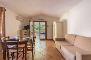 Apartment, Multiple Bedrooms, Balcony | Dining - Stunning Residence Bouganvillage Studio (Budoni)