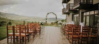 Potcoava Mountain Hideaway