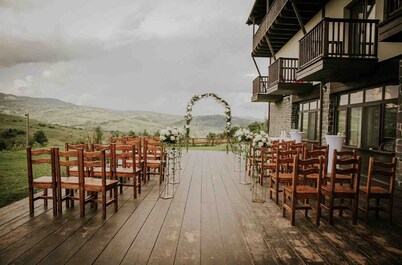 Potcoava Mountain Hideaway