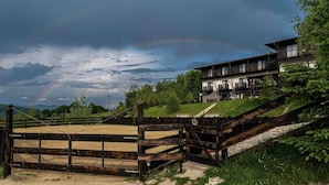 Unclassified image, 3 of 14, button - Potcoava Mountain Hideaway (Runcu)