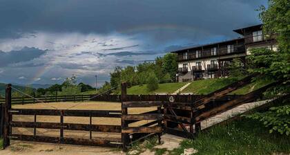 Potcoava Mountain Hideaway
