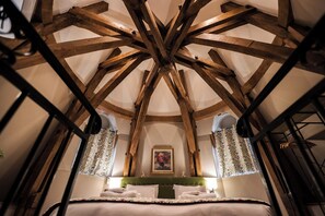 11 bedrooms, in-room safe, desk, iron/ironing board