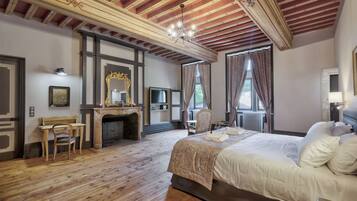 11 bedrooms, in-room safe, desk, iron/ironing board