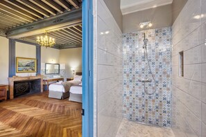 Dusche, Haartrockner, Bidet, Handtücher