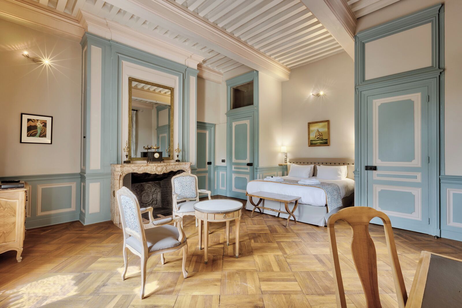 11 多间卧室、客房内保险箱、办公桌、熨斗/熨衣板