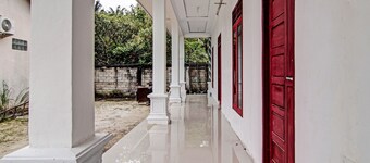 OYO 92199 Wisma Cendana Syariah Near PASAR FLAMBOYAN