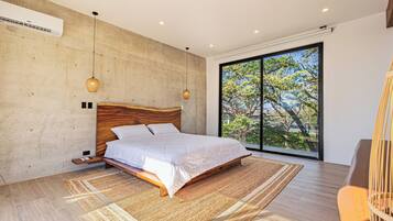 6 bedrooms, iron/ironing board, WiFi (free), bed sheets