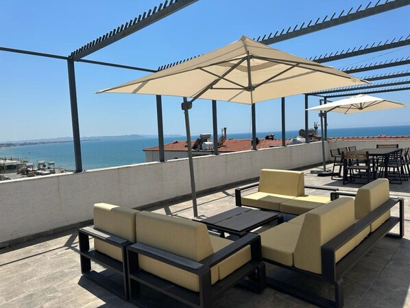 Property grounds - Penthouse Apartment With Terrace on the sea (Rrashbull)