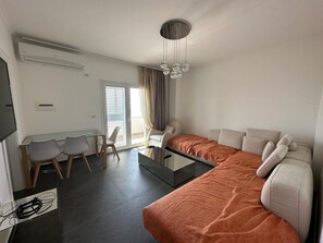 Living area - Penthouse Apartment With Terrace on the sea (Rrashbull)