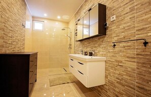 Badewanne, Haartrockner