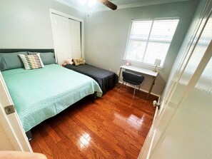 3 Schlafzimmer, Schreibtisch, Bügeleisen/Bügelbrett, kostenloses WLAN