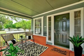 Terrace/patio - Lovely Private Home close to Austin & San Marcos! Family & Pet Friendly. (Kyle)