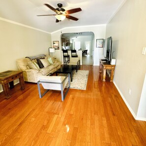 Smart-TV, Bücher, Computerbildschirme, Drucker