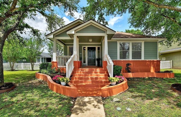 Exterior - Lovely Private Home close to Austin & San Marcos! Family & Pet Friendly. (Kyle)