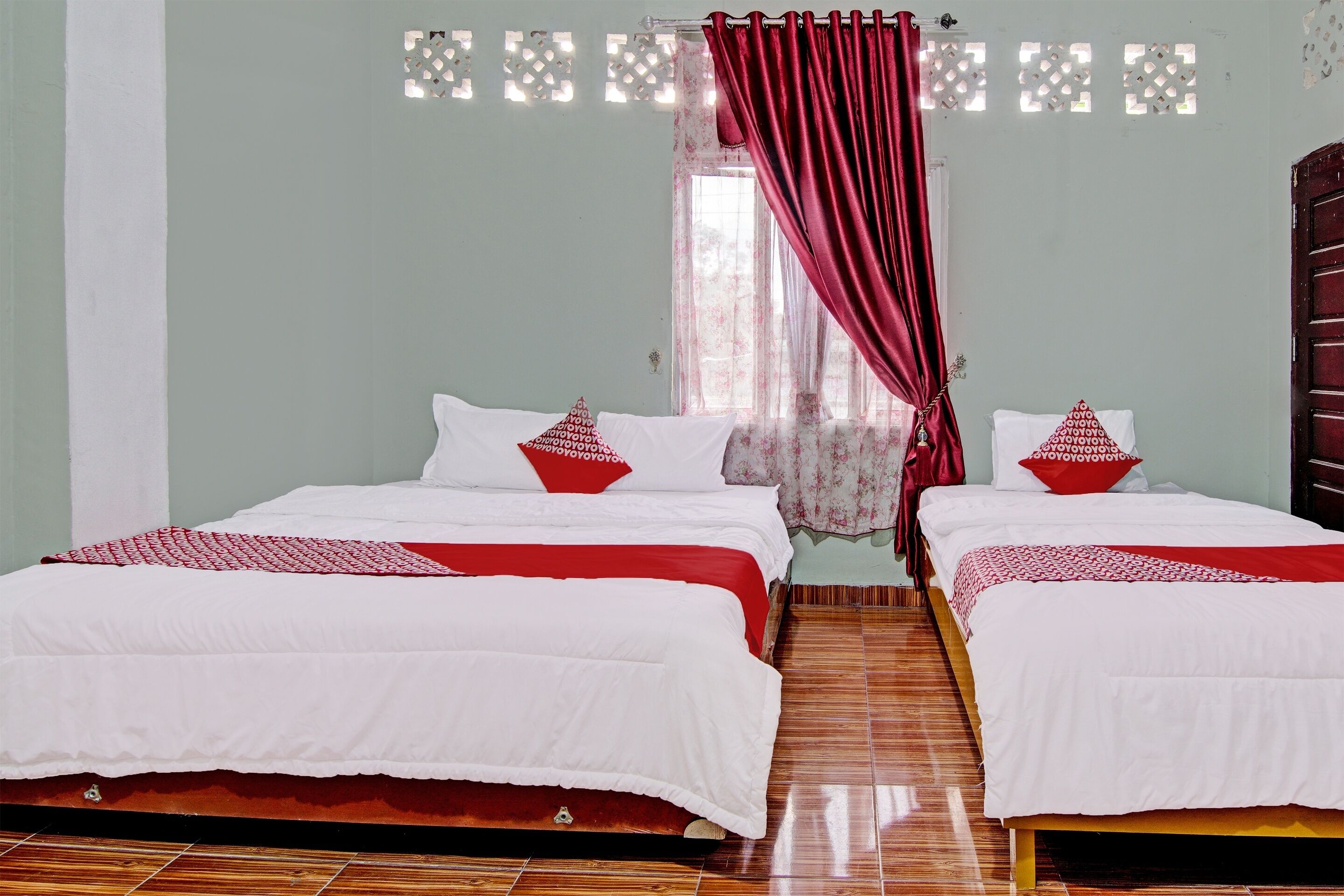 Phòng Suite dành cho gia đình | Khu vực làm việc phù hợp cho laptop 