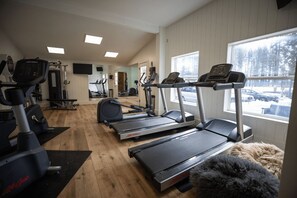 Fitness facility - Adventure Cabin 62 (pet friendly) - Luxurious Adventure Cabin (Truckee)