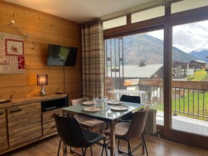 Dining - Ski-in Studio with Sunny Balcony, WIFI at Morzine (Morzine)