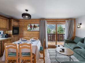 TV - Charming 3-room in Méribel Village, near slopes, parking (Méribel)