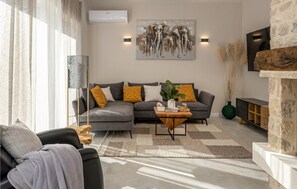 Téléviseur, foyer, chaîne audio