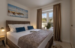 3 bedrooms, travel cot, free WiFi, bed sheets