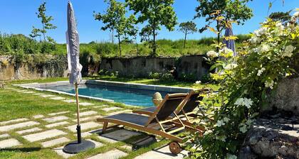 Jolie petite grange avec piscine et jacuzzi entre terre et mer