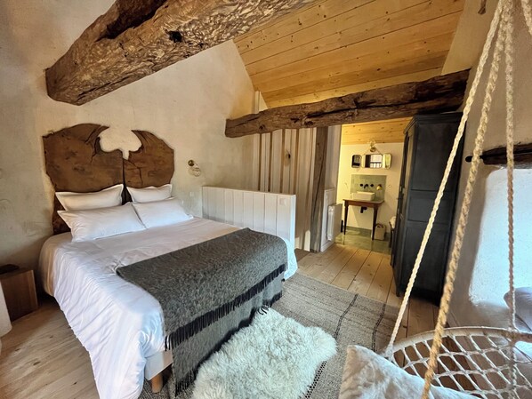 1 slaapkamer, een strijkplank/strijkijzer, gratis wifi, beddengoed