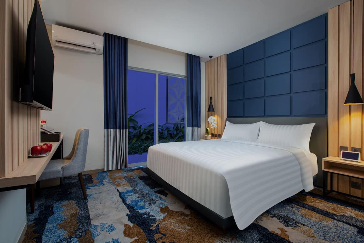 In-room safe, desk, free WiFi, bed sheets