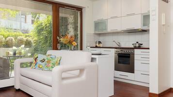 1 bedroom, cribs/infant beds, bed sheets