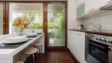 Cookware/dishes/utensils