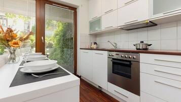 Cookware/dishes/utensils