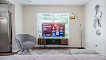 3 bedrooms, desk, iron/ironing board, WiFi