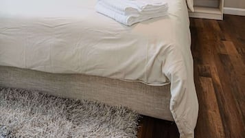 3 dormitoris, escriptori, planxa i posts de planxar i wifi