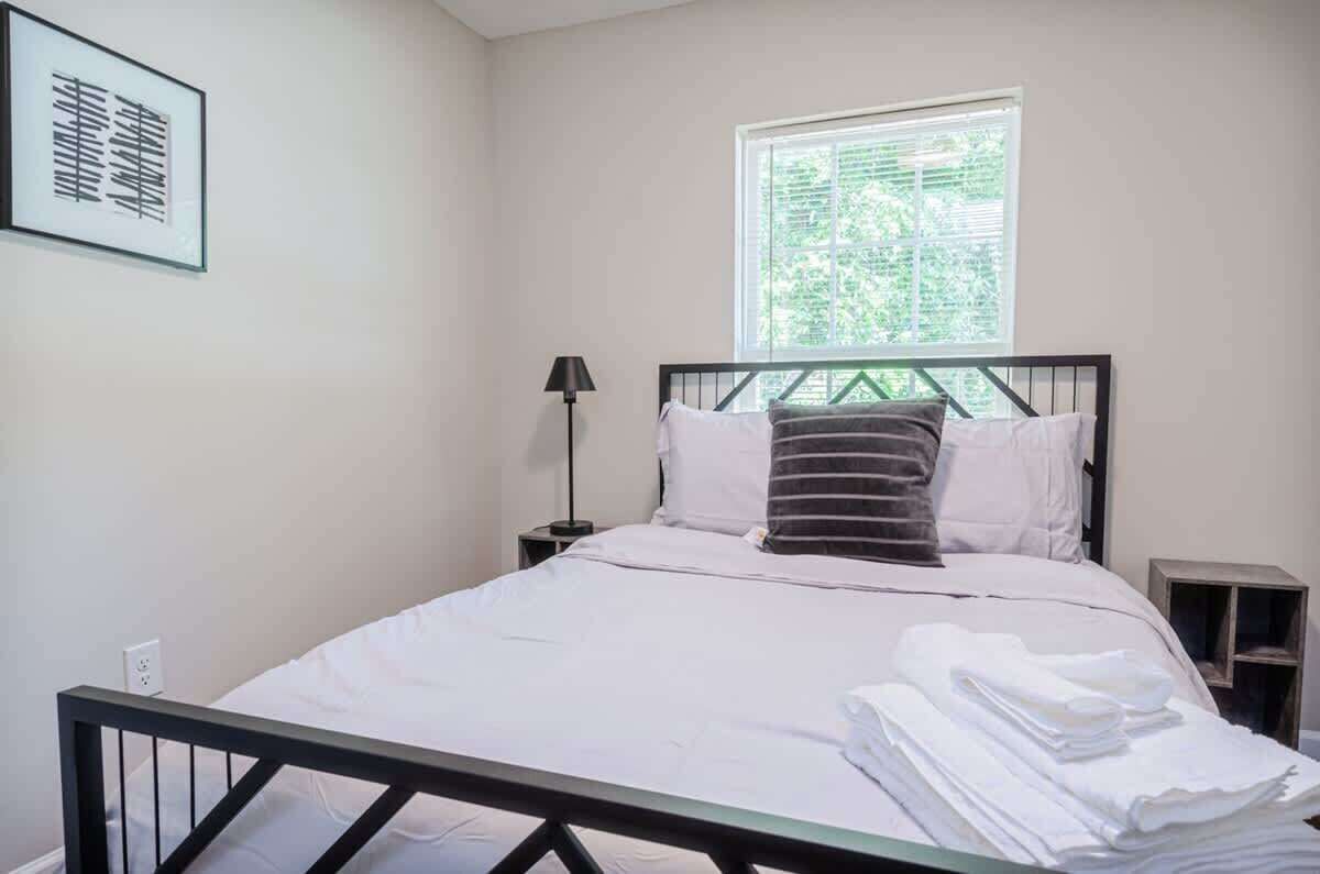 3 slaapkamers, een bureau, een strijkplank/strijkijzer, wifi