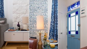 A room with a white textured wall, a blue patterned door, and a grey sofa. - Floyd’s, St Ives – Sleeps 8 – Dog Friendly – Off-Site Parking (St Ives)