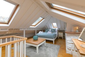 4 bedrooms, desk, iron/ironing board, WiFi