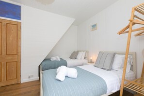 4 عدّة غرف نوم ومكتب ومكواة/لوح كي وواي فاي