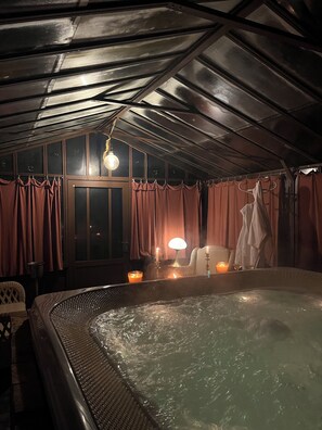 Bain à remous intérieur