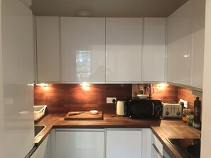 Private kitchen - Artist Apartment in Zone 2 London (London)