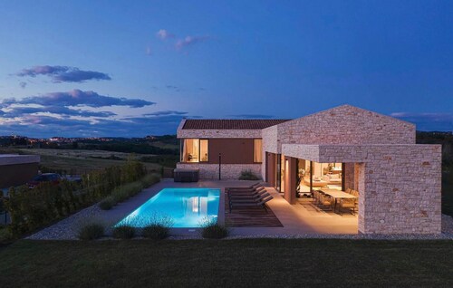 6 bedroom lovely home in Brtonigla