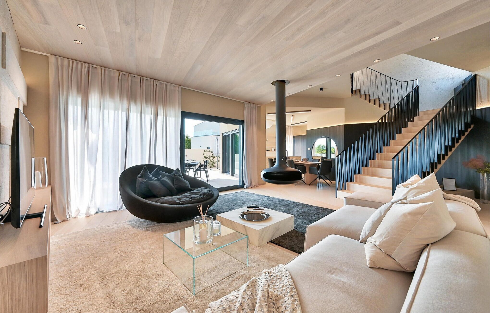 TV, fireplace, stereo