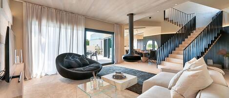 TV, fireplace, stereo