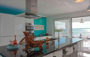 Refrigerador, horno, parrilla de estufa y lavavajillas 