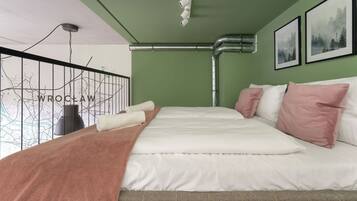 Iron/ironing board, WiFi, bed sheets