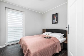 1 bedroom, iron/ironing board, bed sheets