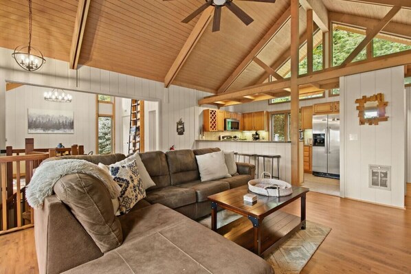 Smart TV, fireplace